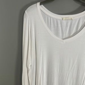 SUPER SOFT SZ LARGE WHITE LONGSLEEVE